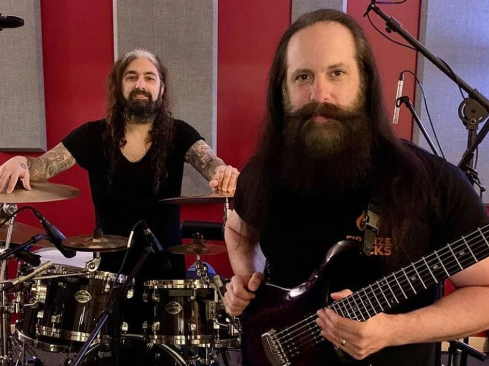 John Petrucci clarifică parametrii colaborării cu fostul său coleg de trupă, Mike Portnoy