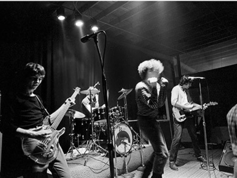 R.E.M. relansează melodia „Radio Free Europe” și demo-ul „Cassette Set”