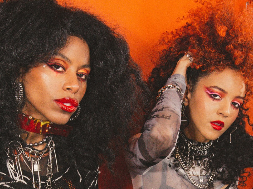 Nova Twins: Despre cum e să fii femeie de culoare în lumea rockului
