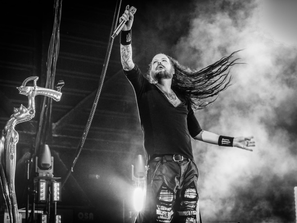 Korn anulează sau amână primele câteva concerte din turneul nord-american