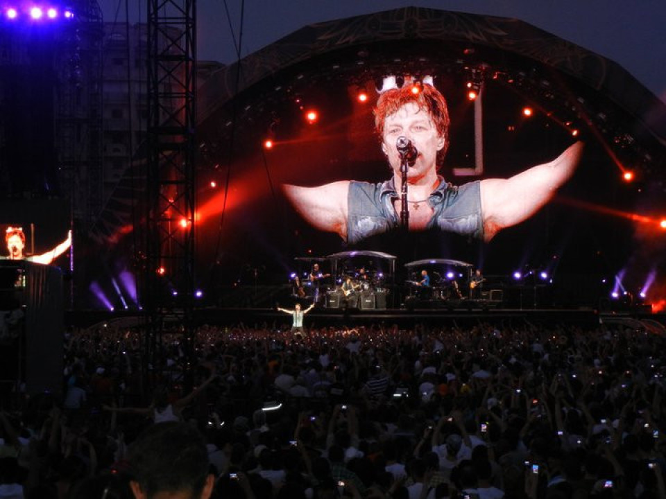 Jon Bon Jovi va difuza live un concert caritabil săptămâna viitoare