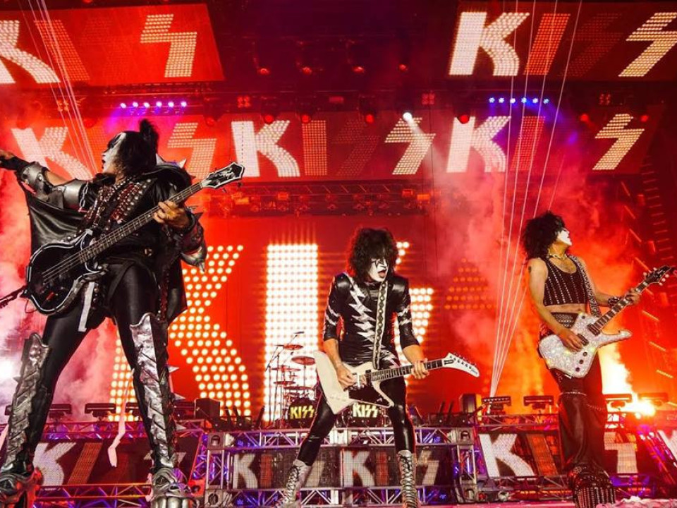 Gene Simmons le interzice foștilor membrii Kiss să apară machiați, în cazul în care sunt invitați pe scenă în cadrul următorului turneu 