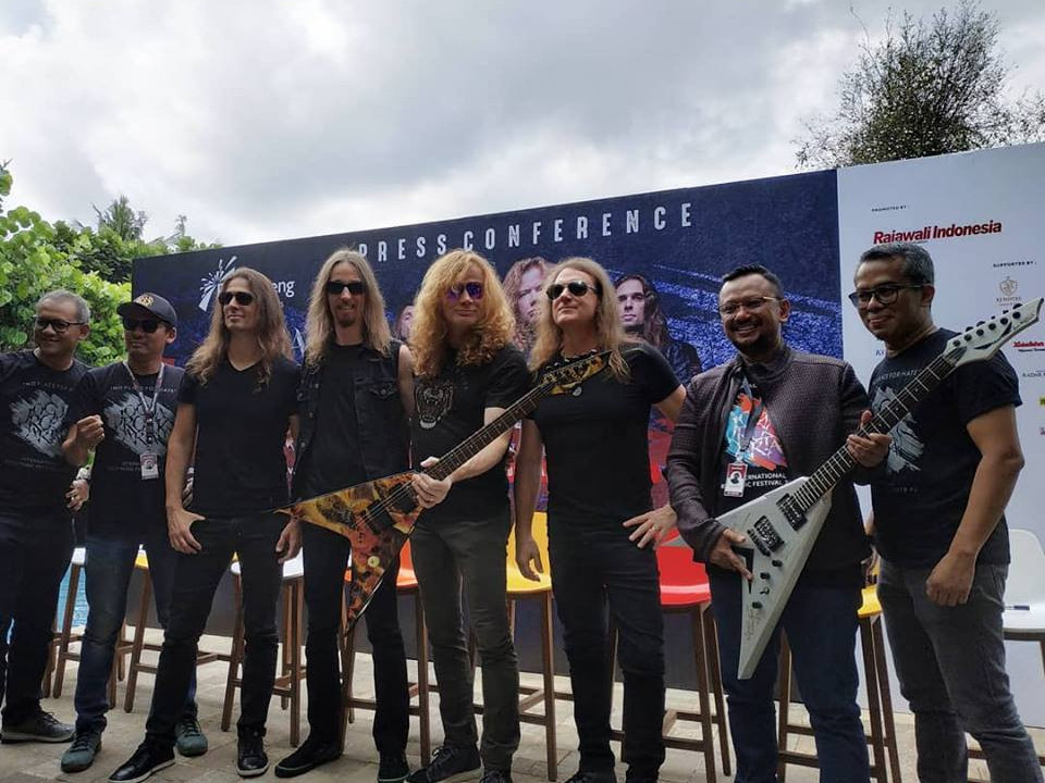 Dave Mustaine (Megadeth) face public un clip de la sesiunile de compoziție pentru o nouă piesă 
