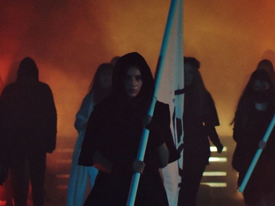 Within Temptation lansează videoclipul piesei „Raise Your Banner” (feat. Anders Fridén de la In Flames) 