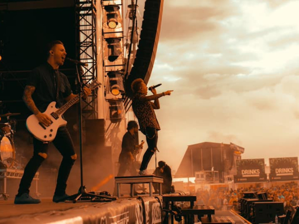 Papa Roach: Videoclip live pentru cântecul „Feel Like Home”