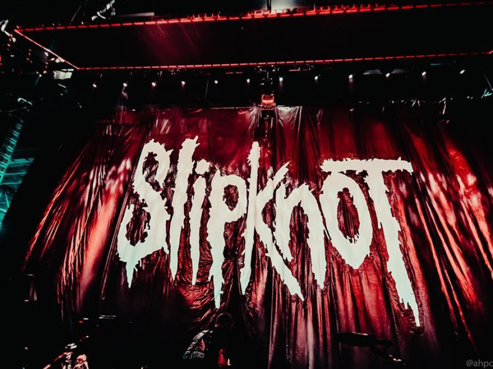 Jim Root (Slipknot) ne face un tur al echipamentului folosit de el în turneul Knotfest Roadshow