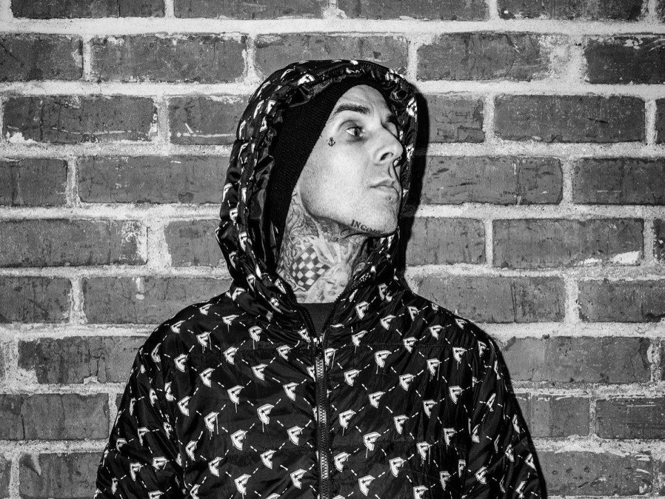 Travis Barker confirmă că blink-182 vor reveni cu un single denumit „Quarantine”