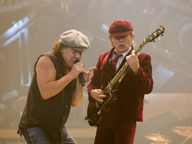 Doi muzicieni confirmă că Brian Johnson s-a întors în AC/DC