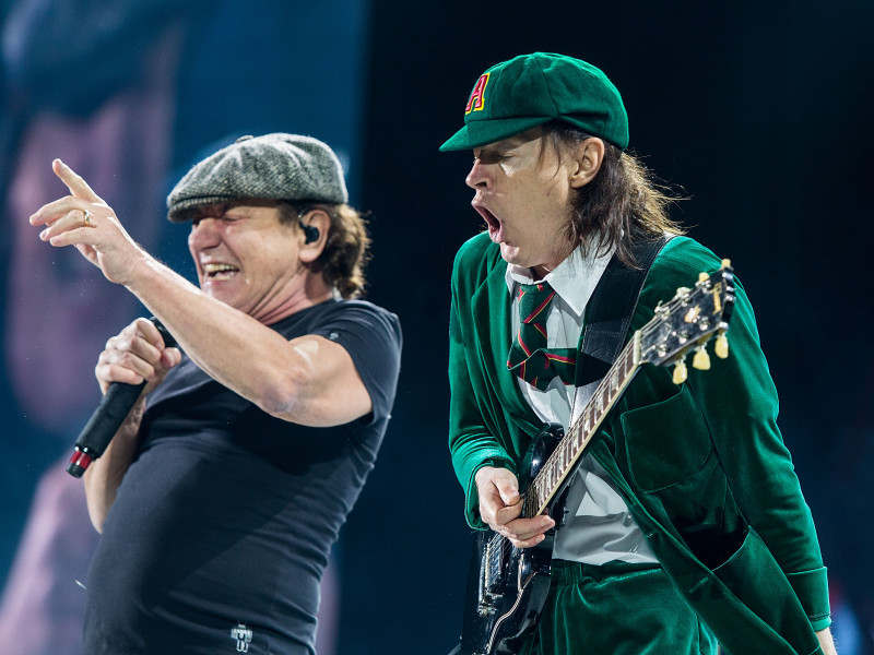 AC/ DC conduce Mainstream Rock Songs pentru prima dată după 12 ani