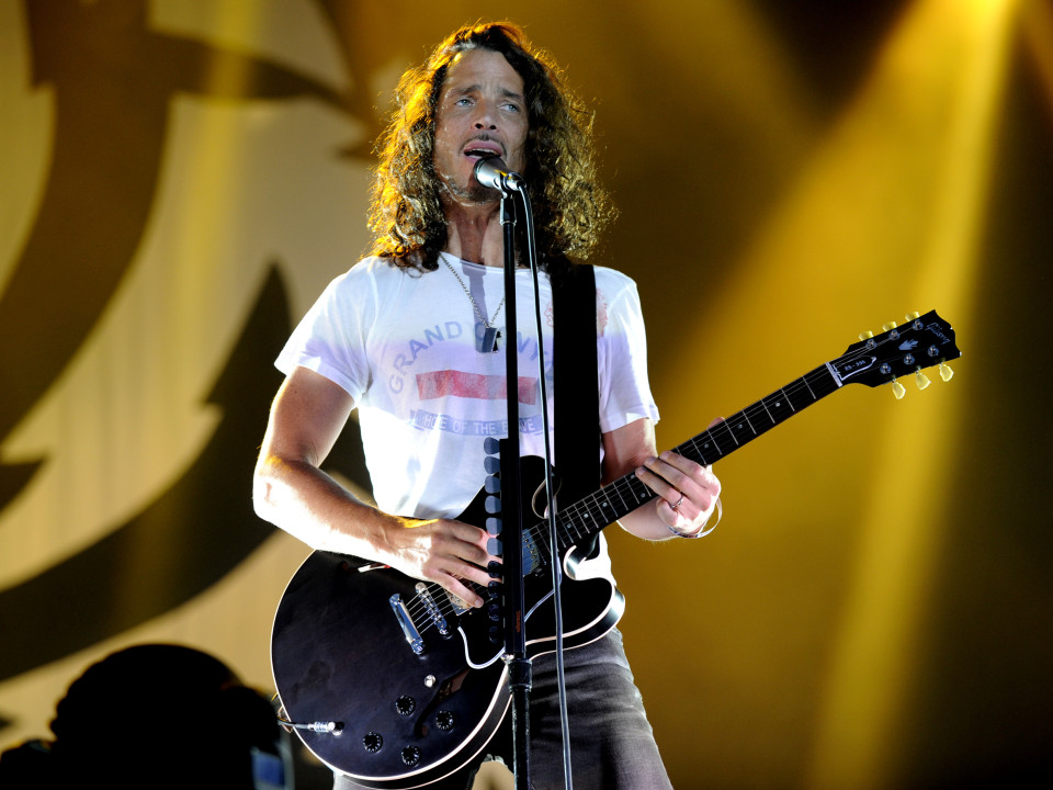 Chris Cornell conduce Mainstream Rock Songs cu coverul după Guns N 'Roses