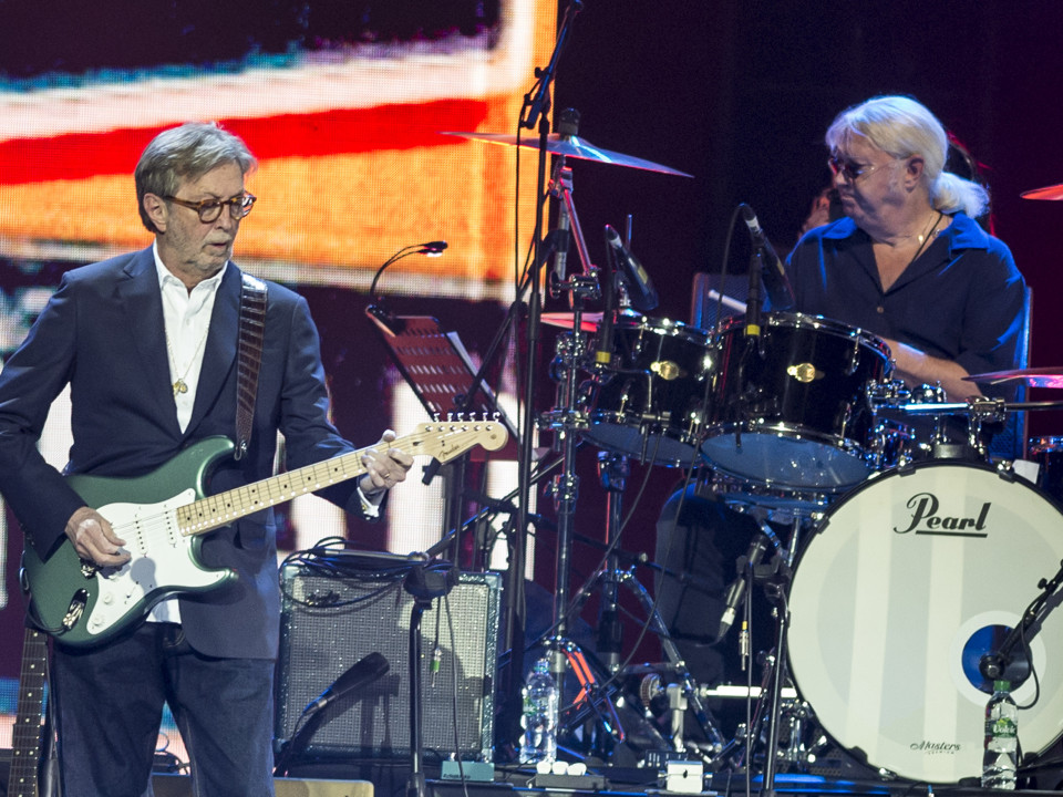 Managementul lui Eric Clapton face o declarație despre câștigarea procesului împotriva unui CD contrafăcut și pierderea aceluia cu opinia publică