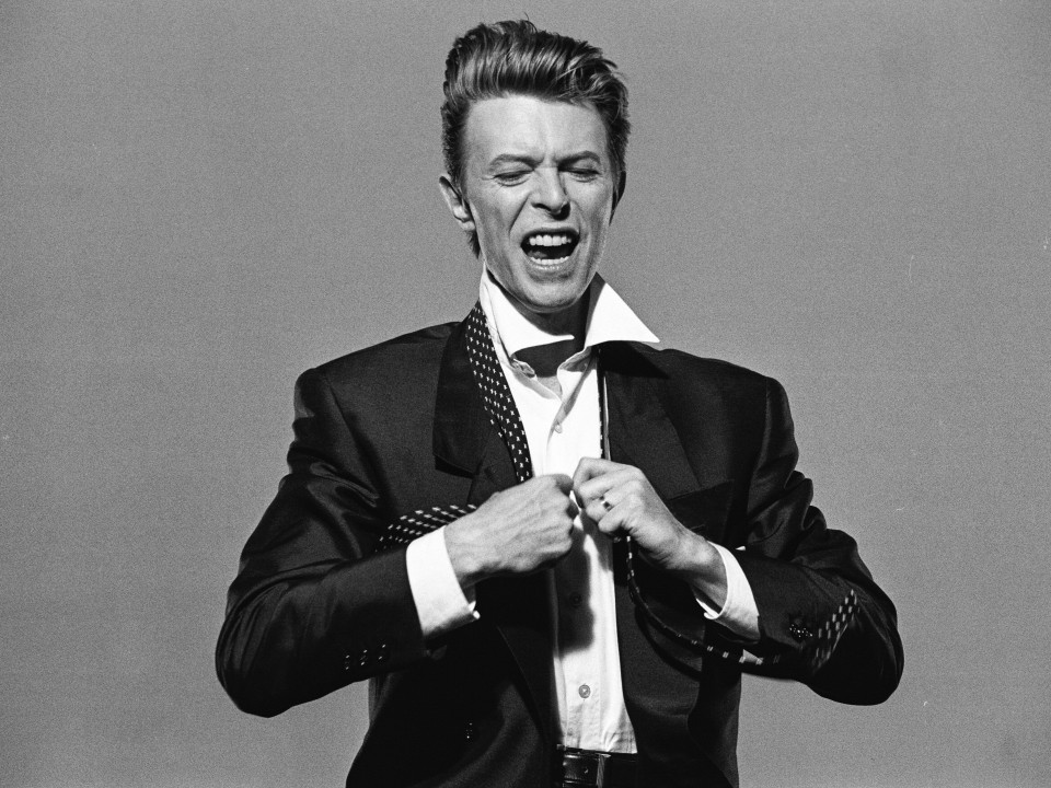 Un nou album David Bowie cu muzică inedită din perioada "The Man Who Sold the World" apare in mai