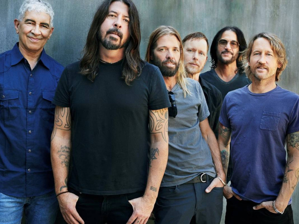 Foo Fighters anulează toate concertele viitoare după moartea toboșarului Taylor Hawkins