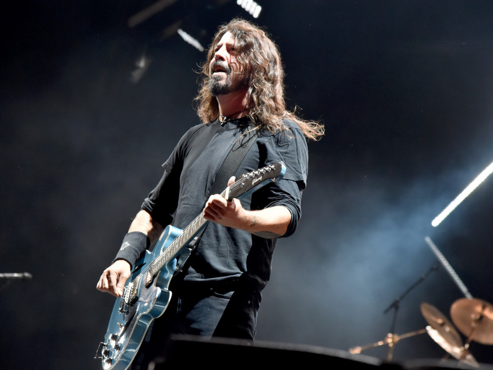 Cover Foo Fighters după "Enter Sandman" cu un copil de 10 ani la chitară