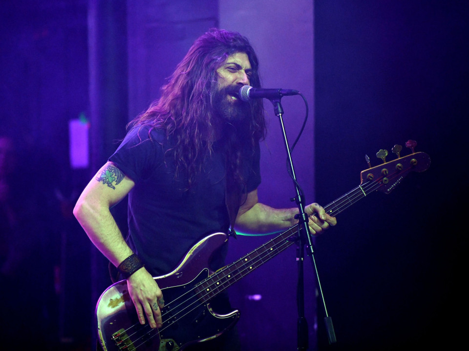 Basistul Whitesnake, Michael Devin, lansează EP-ul de debut al noului său proiect muzical intitulat From The Earth