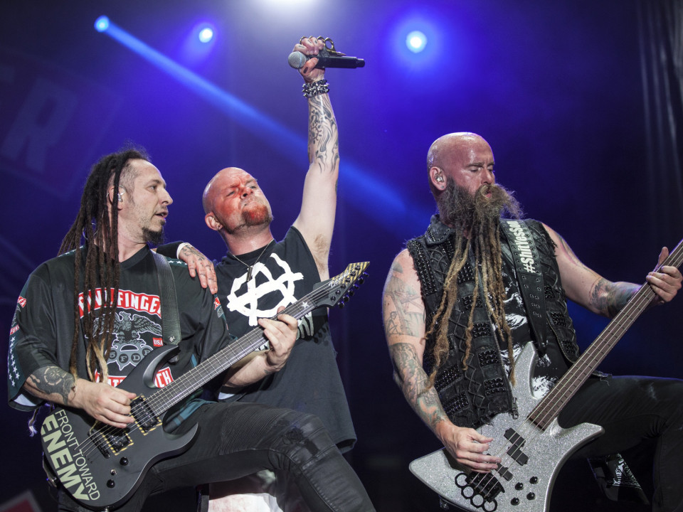 Five Finger Death Punch înregistrează material nou în culisele turneului 