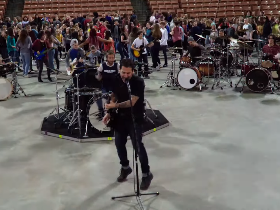 Godsmack au filmat un videoclip pentru piesa „Unforgettable” alături de 400 de adolescenți