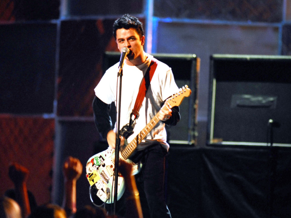 Green Day lansează interpretarea „Basket Case” din 1994 de pe viitorul album live