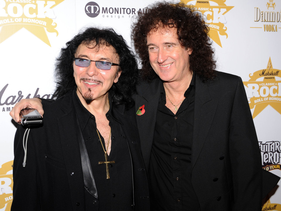 Tony Iommi îl alege pe Brian May drept „Rock God”