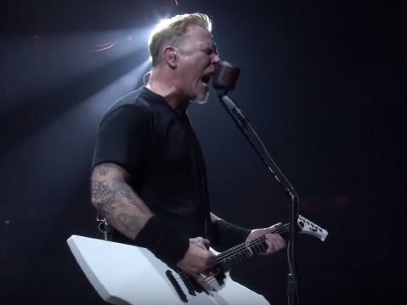 Metallica interpretează coverul unei piese a americanilor Misfits, „Last Caress”