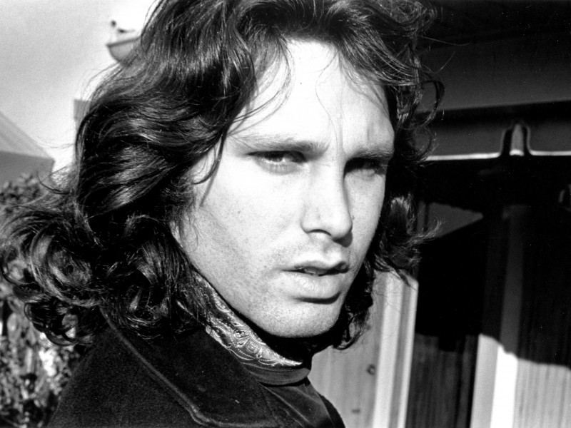 Fanii i-au adus un omagiu lui Jim Morrison, la 50 de ani de la moartea sa