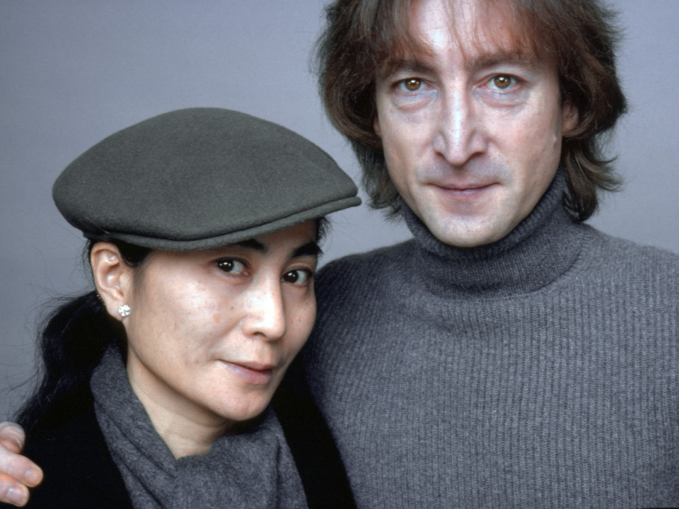 Asasinul lui John Lennon îi cere iertare lui Yoko Ono