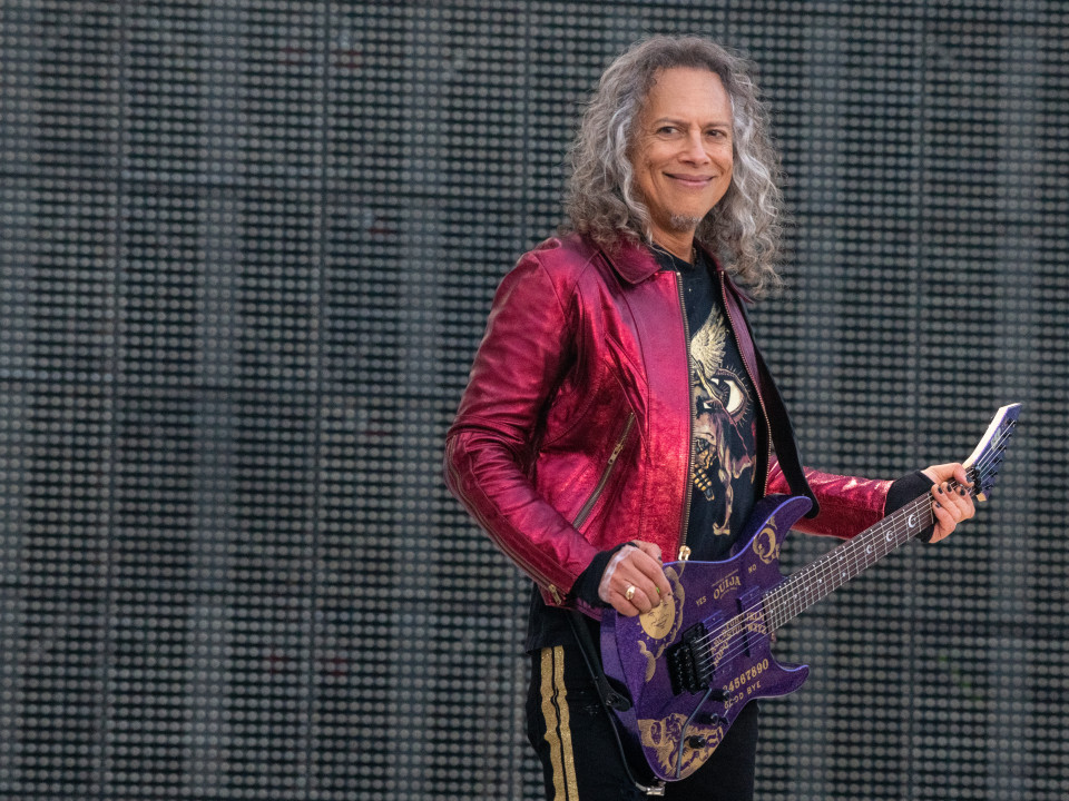 Chitara semnată de Kirk Hammett din „One” s-a vândut la licitație pentru 82.000 de lire sterline