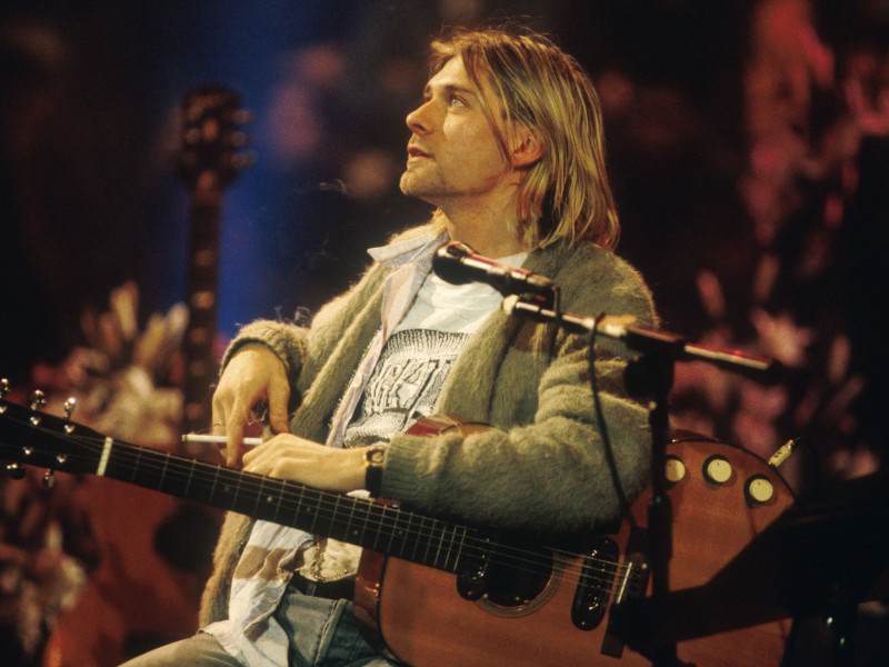 Puloverul pe care Kurt Cobain l-a purtat la MTV Unplugged, scos din nou la licitație
