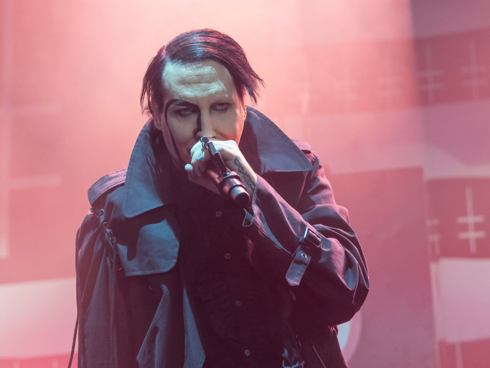 Rob Zombie, Nikki Sixx (Motley Crue) și Marilyn Manson au intepretat "Helter Skelter" la Ozzfest