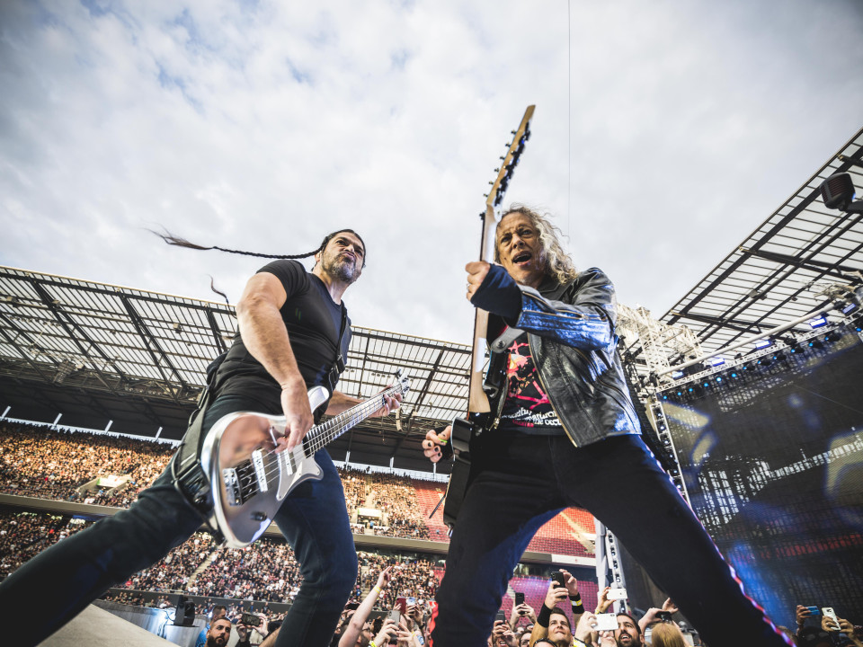 Kirk Hammett și Robert Trujillo vor canta coveruri clasice intr-un concert special la Ontario