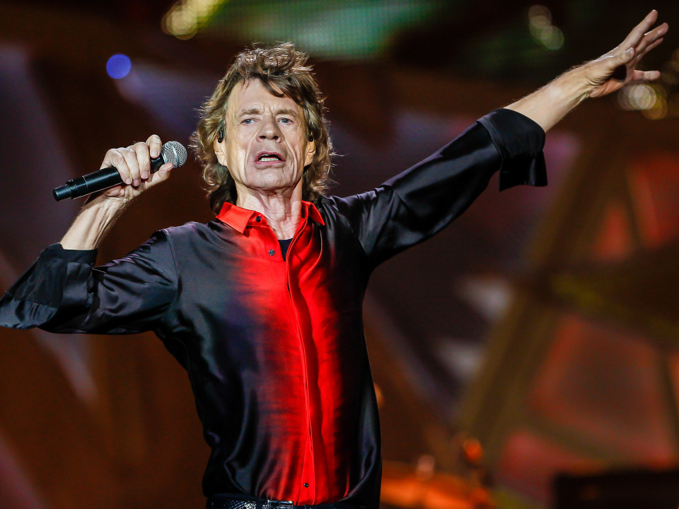 Mick Jagger, dansând la o luna de la operație, viral