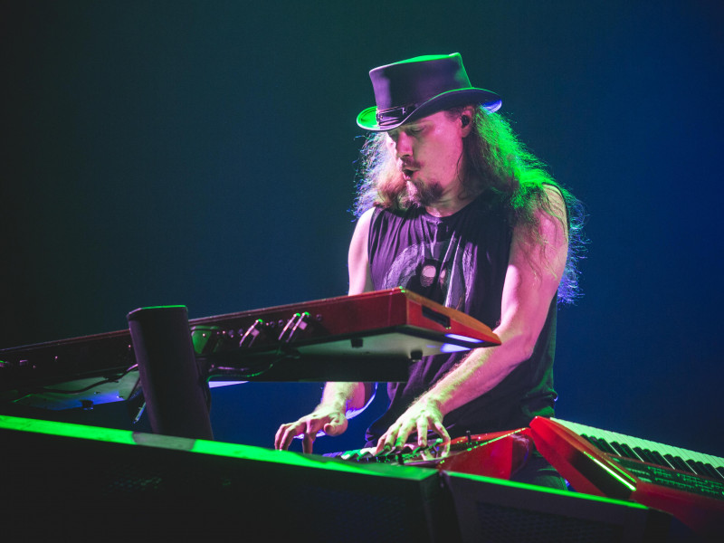Nightwish va dezvălui numele noului basist cu câteva ore înainte de primul concert virtual