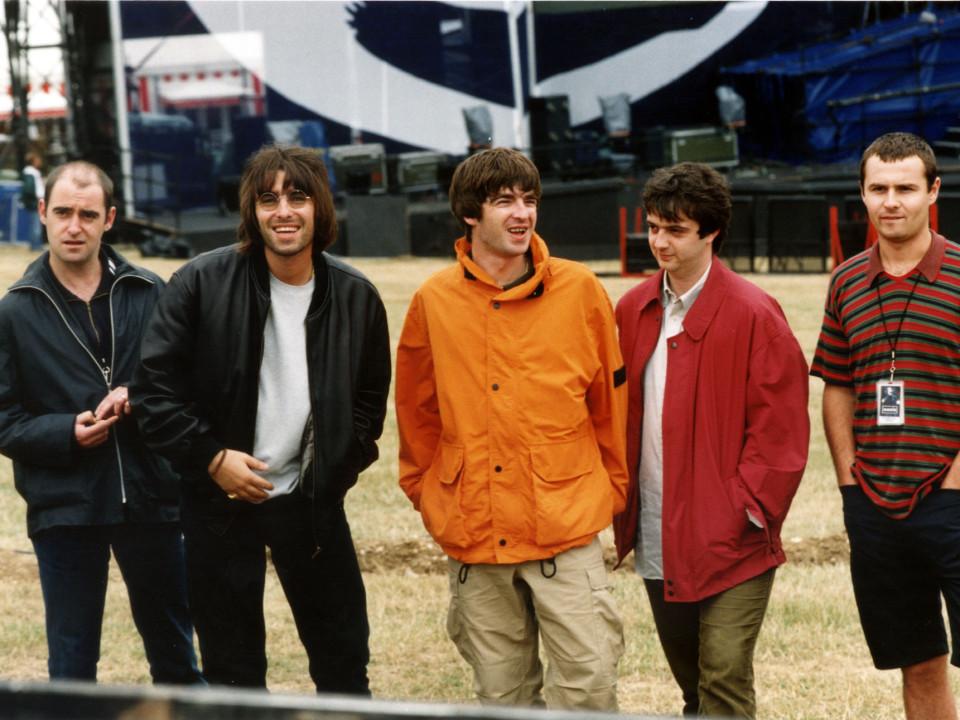 Oasis lansează varianta live a „Wonderwall” de la Knebworth din 1996