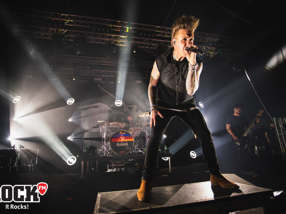 Papa Roach împărtășește un videoclip liric pentru „Born For Greatness (Cymek Remix)”