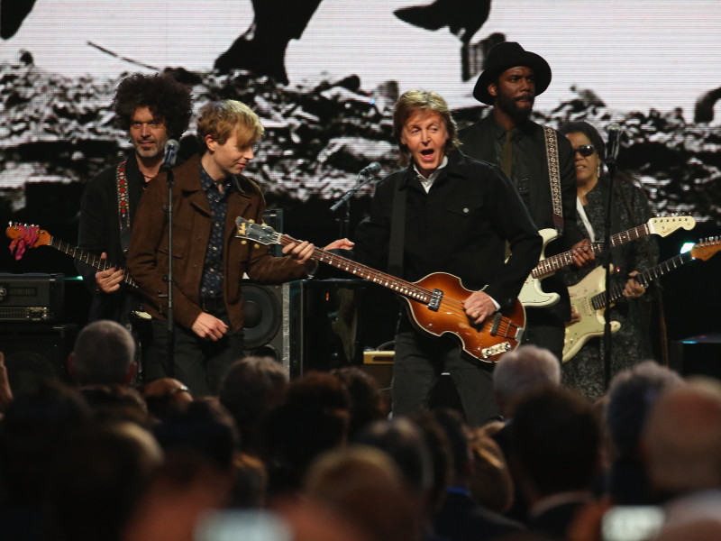 Paul McCartney și Beck, împreuna pe o nouă versiune a „Find My Way”