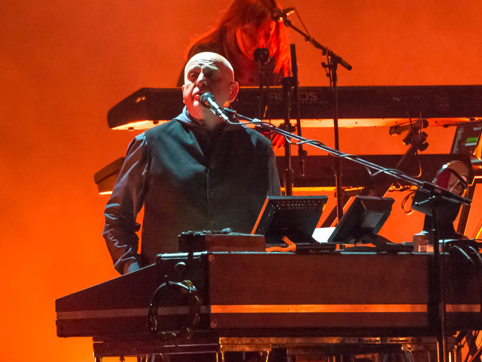 Peter Gabriel a lansat online două filme-concerte rare, pentru donații în sprijinul Italiei