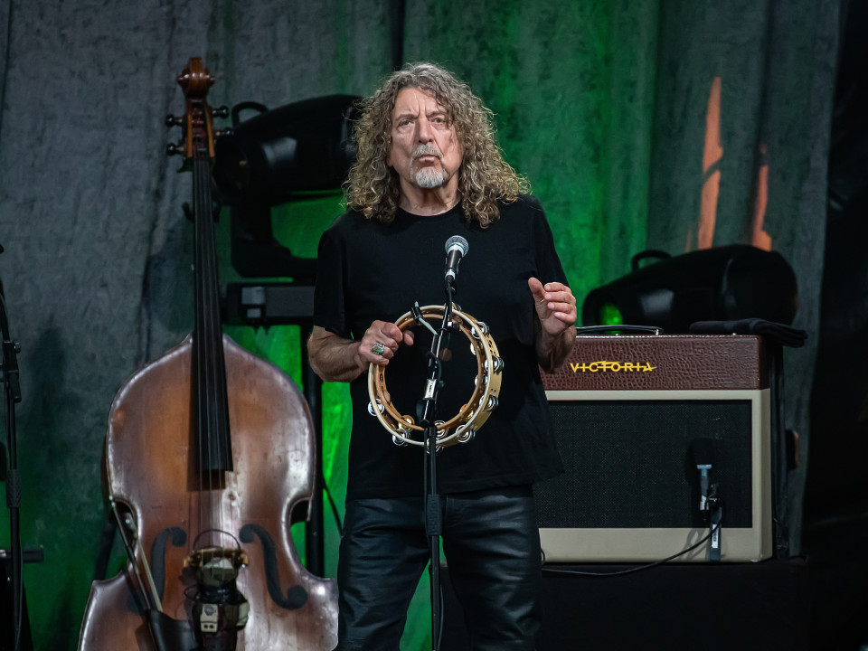 Robert Plant împărtășește piesa nelansată pana acum, "Charlie Patton Highway (Turn It Up - Part 1)"