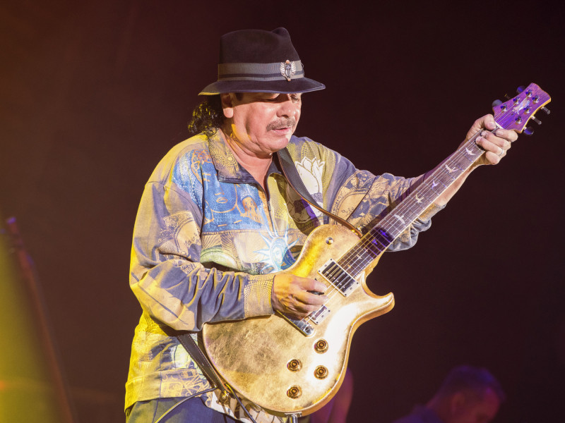 Carlos Santana serbează albumul "Supernatural" și reprezentația de la Woodstock printr-un turneu