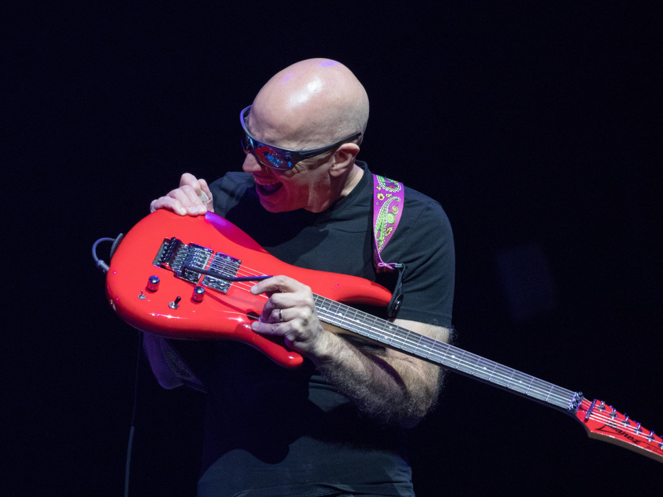 Joe Satriani confirmă că a avut discuții cu Alex Van Halen și David Lee Roth despre un turneu omagial Van Halen