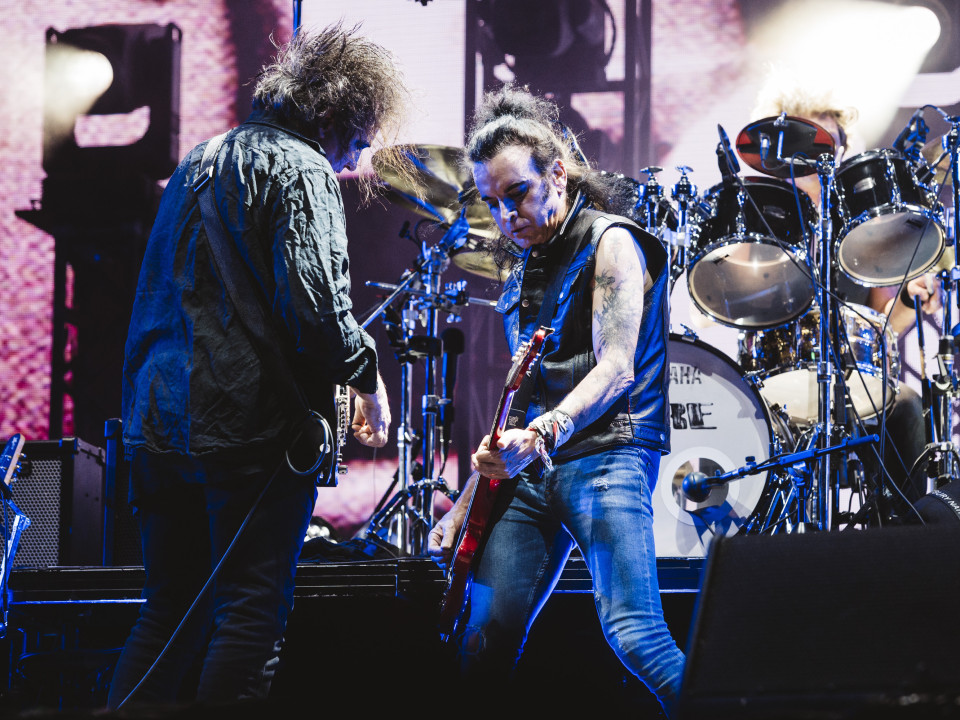 Fiul basistului The Cure si-a inlocuit tatăl în formatie intr-un concert in Japonia
