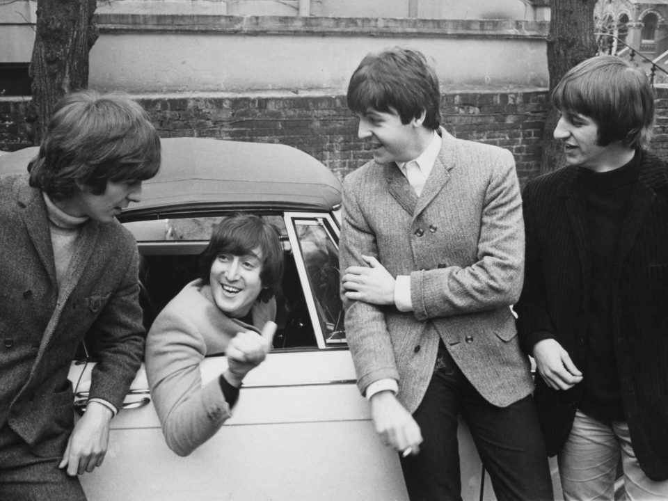 "Abbey Road” - The Beatles revine în top 3 in Billboard 200 după 50 de ani si este nr. 1 in UK, din nou