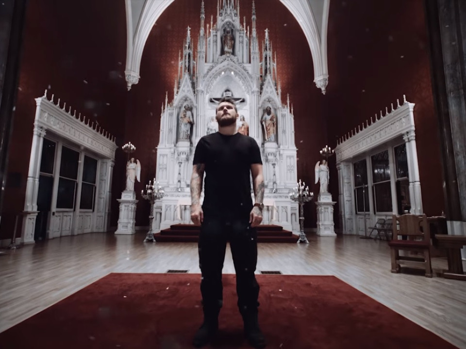 Asking Alexandria: Varianta acustică a piesei „Alone In A Room” beneficiază acum de un videoclip