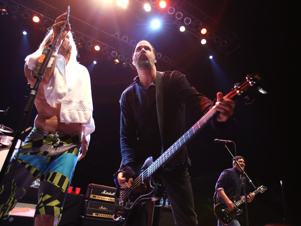 Membri ai Nirvana și Led Zeppelin și Chris Rock se adaugă listei de invitați-vedetă la concertele In Memoriam Taylor Hawkins