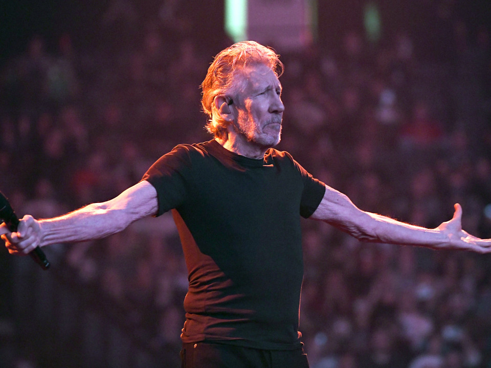 Roger Waters a anunțat că va lansa o reînregistrare a albumului „The Dark Side Of The Moon”
