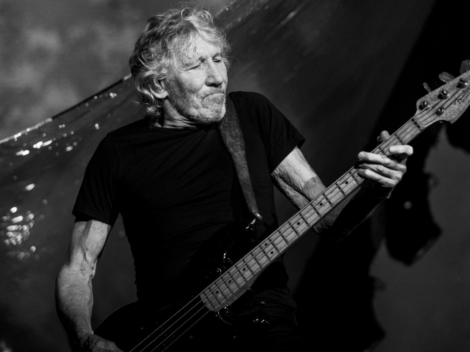 Roger Waters îi ia apărarea lui David Gilmour!