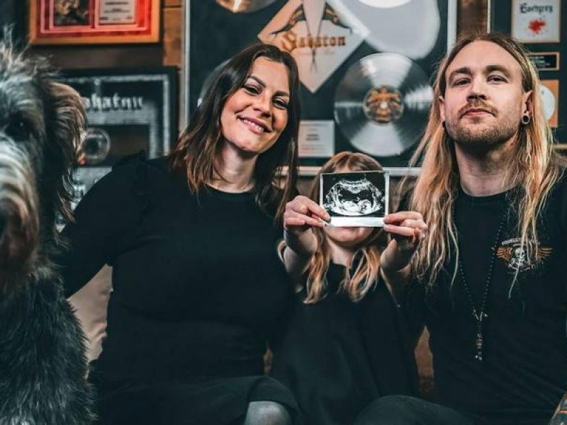 Solista Nightwish și toboșarul Sabaton așteaptă cel de-al doilea copil