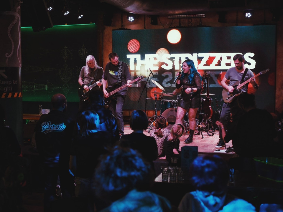 Trupa de rock alternativ The Strizzers a lansat videoclipul „Run From From It All”