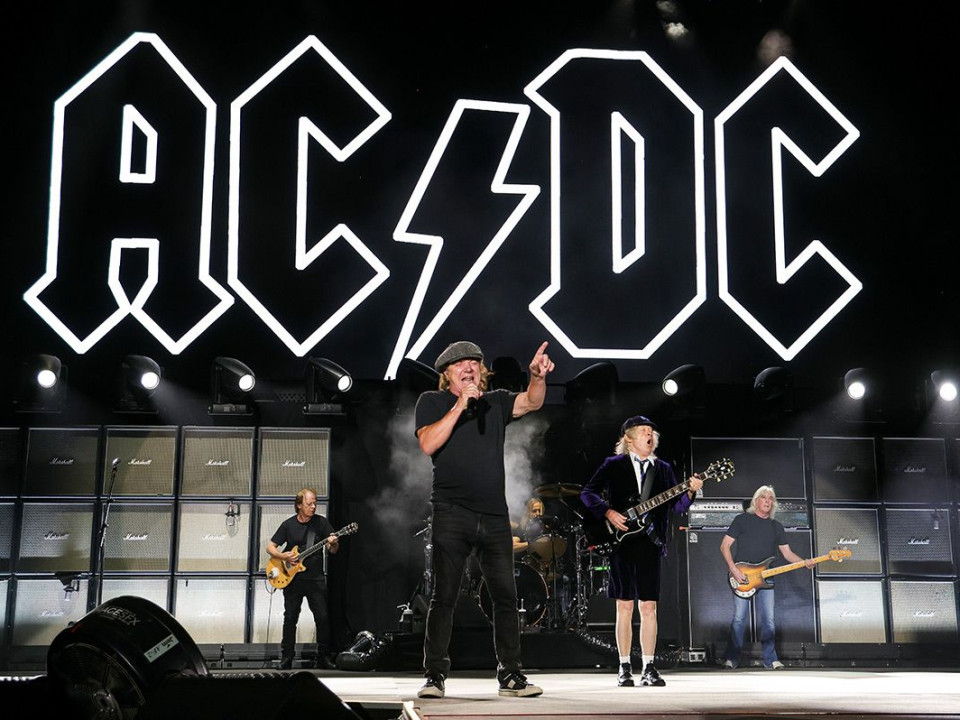 Campania „AC/DC numărul 1 de Crăciun” dezvăluie piesa de anul acesta