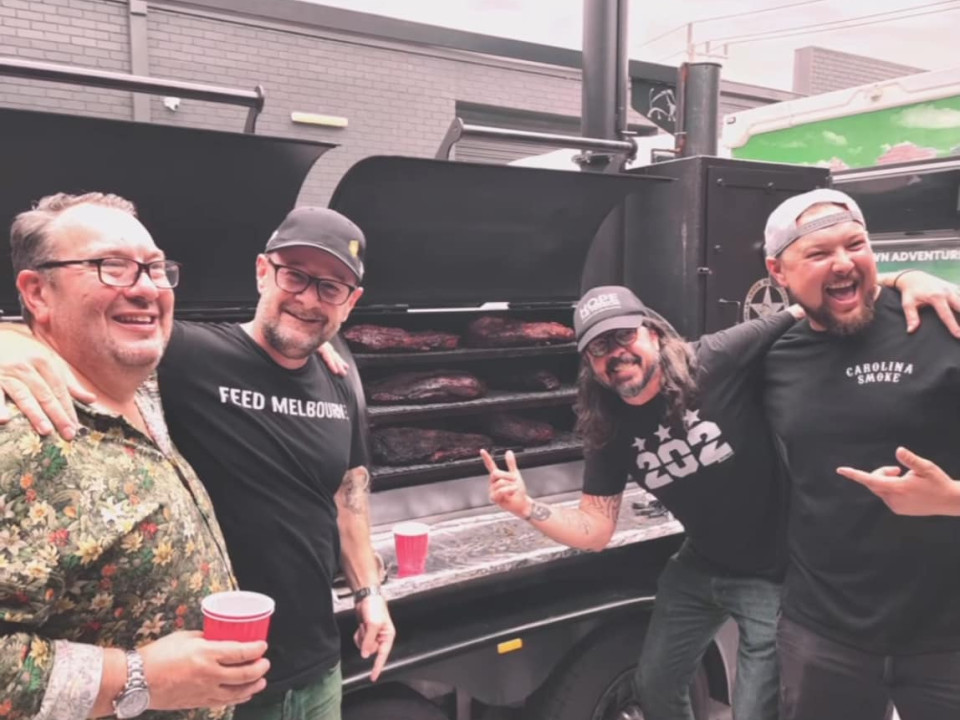 Dave Grohl a gătit pentru oamenii fără adăpost în timpul unei pauze a turneului australian Foo Fighters