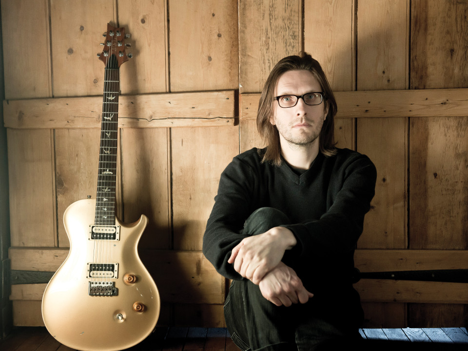 Steven Wilson și-a lansat primul cântec de Crăciun: „Este o colaborare între mine și AI, care se preface că sunt eu”